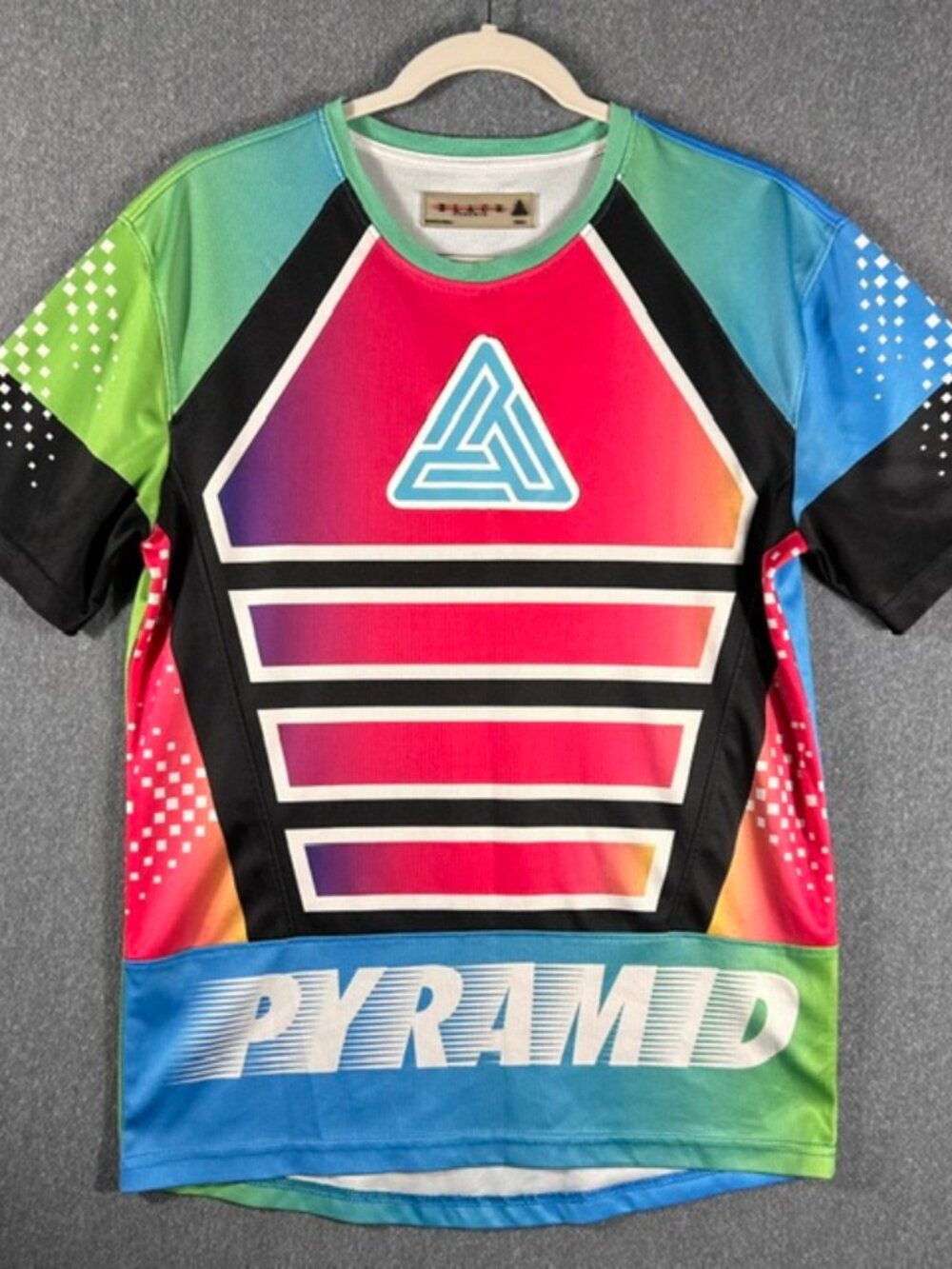 Black Pyramid Jersey Grade Speed Tee Mens Sz Small Multicolor Geometric Pattern